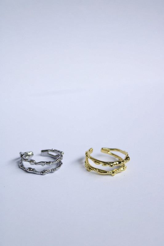 Symbolisme et Signification : Le Palladíon est un symbole de protection divine dans la mythologie grecque, garantissant sécurité et bénédiction à ceux qui le portent. Cette bague capture cet esprit de sécurité et de confiance.