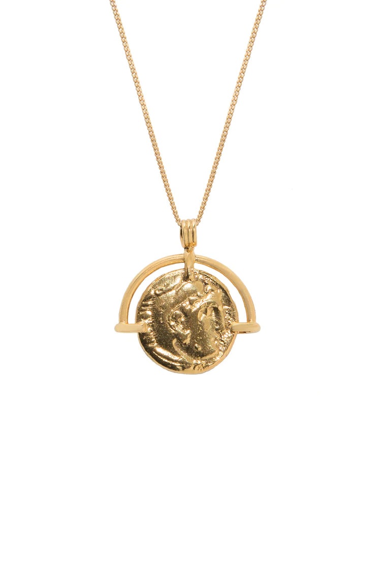 Symbolisme et Signification : Ce pendentif incarne la puissance et la force légendaires de Zeus, roi des dieux dans la mythologie grecque, ainsi que la bravoure héroïque d'Hercule, fils de Zeus. Les deux côtés de la médaille reflètent des aspects différents de leur histoire mythologique, ajoutant une profondeur symbolique à votre style.