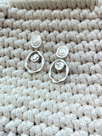 Némésis – Boucles d’Oreilles Argentées Spirales &amp; Pièces Antiques

Puissantes. Mystiques. Éternelles.

Les boucles Némésis tirent leur nom de la déesse grecque de la justice et de l’équilibre. Fusion parfaite entre héritage antique et design symbolique, elles arborent des spirales élégantes et des médaillons inspirés des pièces antiques, où se dessinent les silhouettes d’Athéna la sage et de Pégase, le messager ailé.