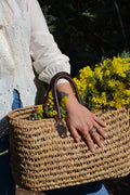 Explorez la grâce intemporelle avec notre bague Palladíon, une pièce inspirée par la protection divine et l'élégance classique, faite main par nos artisans.&nbsp; Détails du Design :  Design : Ornée de motifs classiques et sophistiqués, rappelant la noblesse et la force de Palladíon.