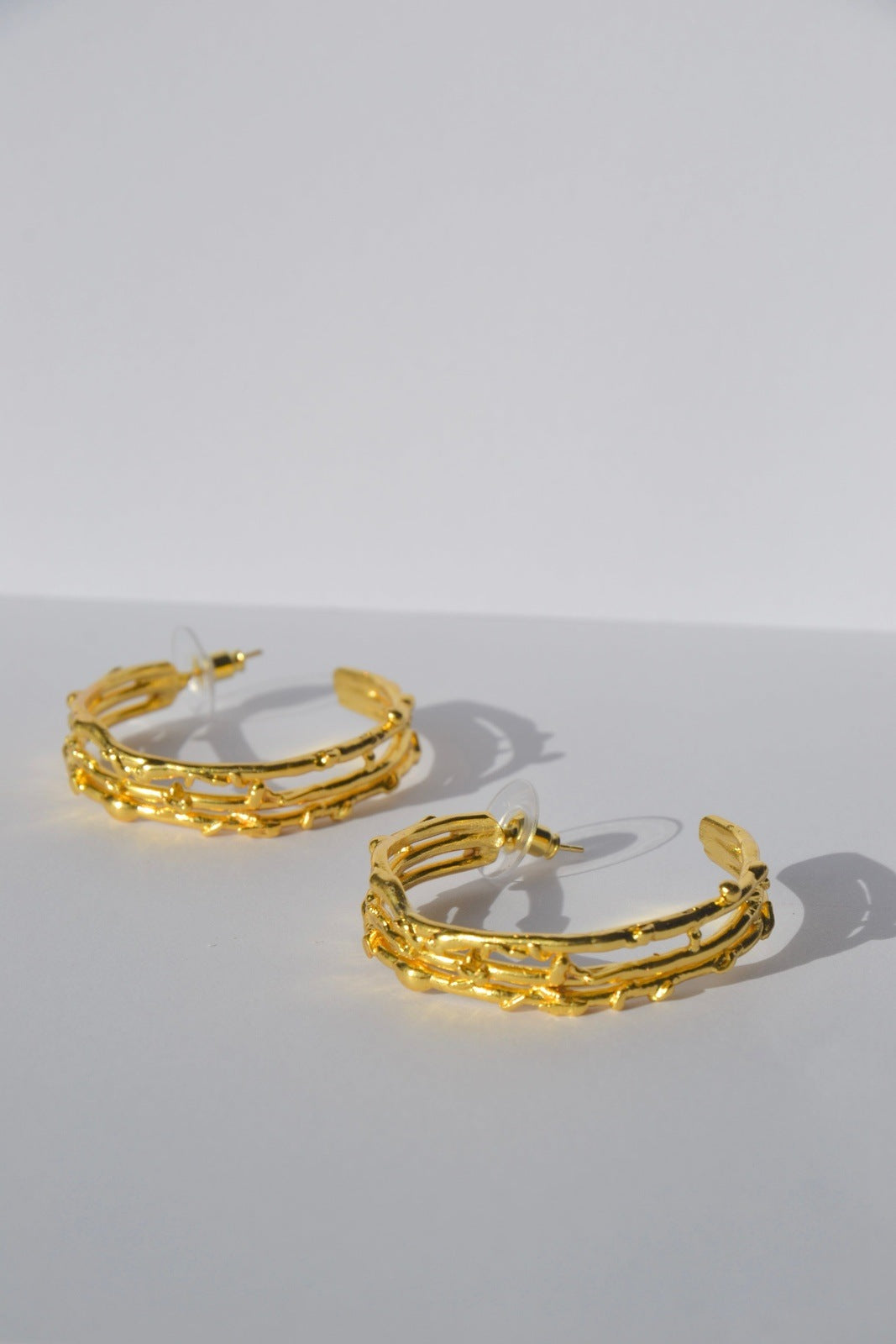 Découvrez les Créoles Palladíon S, des bijoux élégants qui incarnent la sophistication et l'artisanat raffiné. Inspirées par le Palladíon, symbole de protection et de beauté dans la mythologie grecque, ces créoles sont une fusion parfaite entre tradition et modernité.