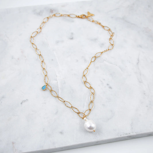 Nerida – Collier Doré avec Perle Blanche et Cristal en Forme de Larme