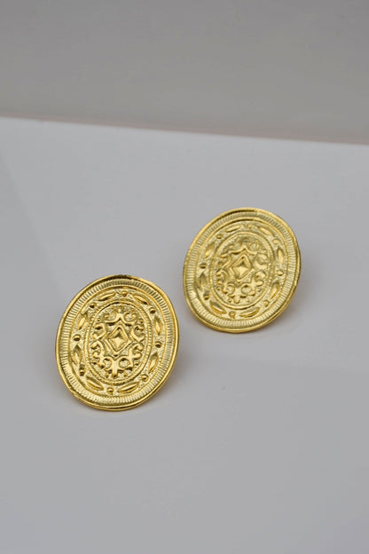 Découvrez nos Boucles d'Oreilles Mycènes - L'Éclat du Bijou Grec Ancien

Plongez dans l'univers des bijoux grecs authentiques avec notre collection exclusive de boucles d'oreilles Mycènes. Inspirées par l'artisanat et l'héritage des anciens royaumes mycéniens, chaque paire est soigneusement façonnée pour capturer la richesse et la grandeur de la Grèce antique. Leur design unique évoque les boucliers et symboles de protection, ajoutant une touche historique à votre style.