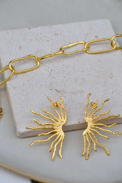 Bracelet en maille plaqué or et argenté, fait main par nos artisans.